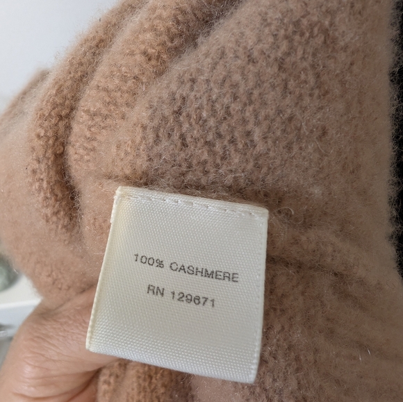 💘 NAKEDCASHMERE 100% Cashmere V-Neck Sweater Small Sandy Cropped Neutral Luxe - Picture 4 of 5